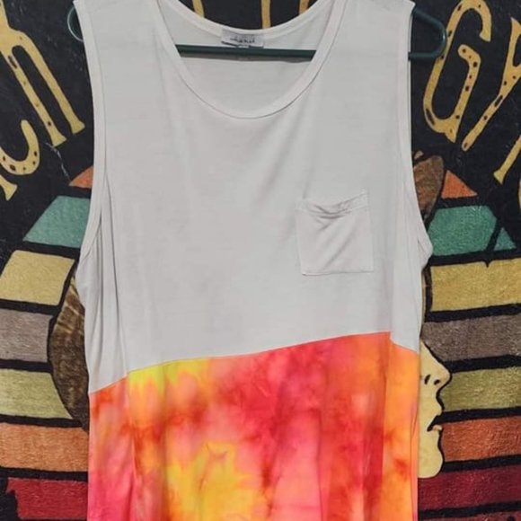 Boutique tank - Picture 1 of 2